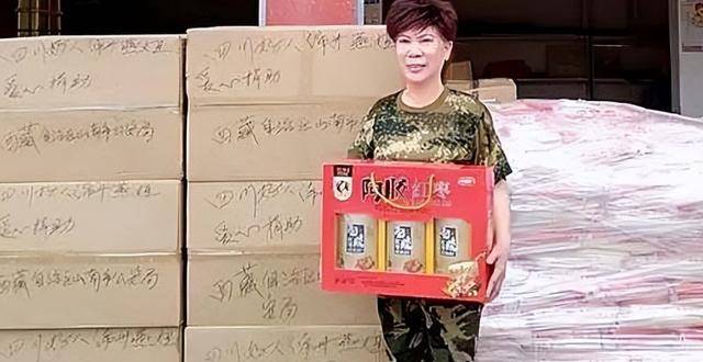 斤、穿26厘米定制靴子丈夫第一个反对必一体育毛主席特型女演员：增重50(图2)