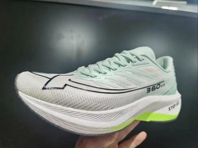 性价比碳板跑鞋之选：特步360X 20！bsport体育369元！马拉松跑者的高(图4)
