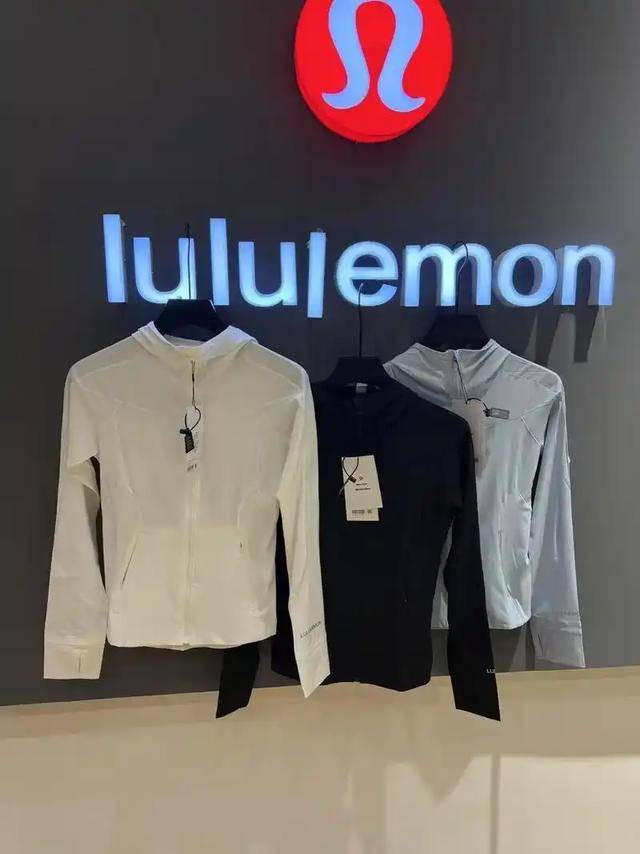 昂跑靠联名款圈粉女生质量问题吵翻了bsport体育从跑步鞋到时尚顶流(图2)