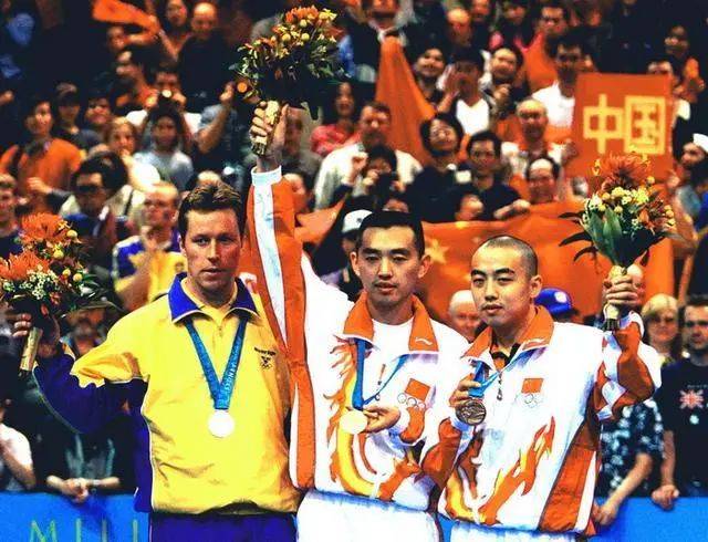 亿国货掌门人他让阿迪耐克睡不着觉bsport体育从渔村穷小子到千(图3)