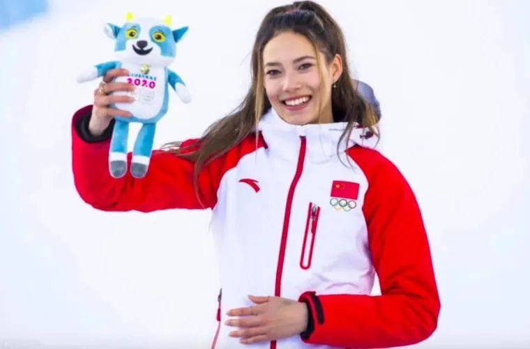 亿国货掌门人他让阿迪耐克睡不着觉bsport体育从渔村穷小子到千(图11)